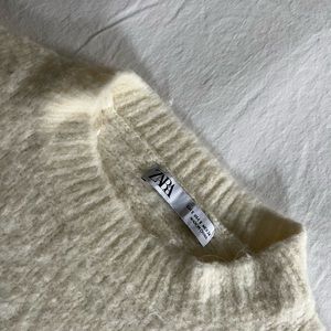 KNIT OVERSIZE SWEATER